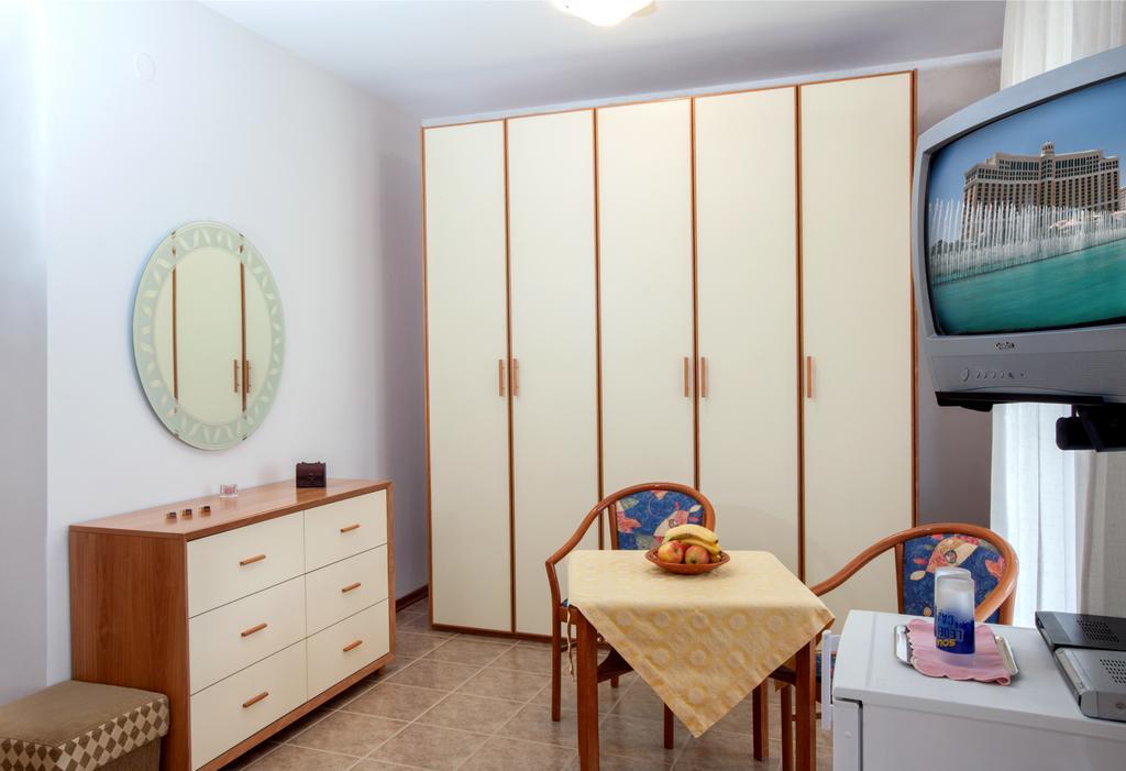 B&B Moderno Fazana Room photo